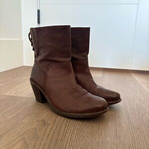 Women’s Frye Carmen Back Lace Leather Boots Size 8.5